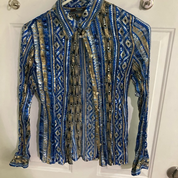 This is a vintage blouse - Picture 3 of 3